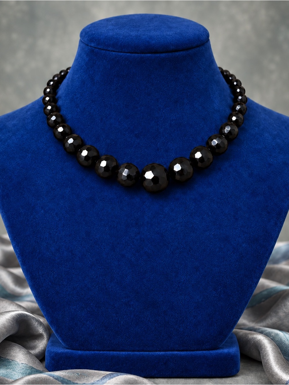 Vintage Black Faceted Graduated Bead Choker Necklace 14” Silver-Tone Clasp